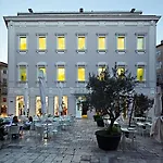 Design One Hostel