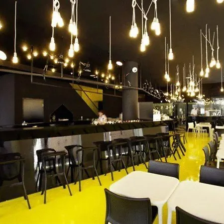 Design One Hostel *