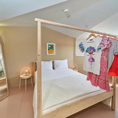 Design One Hostel