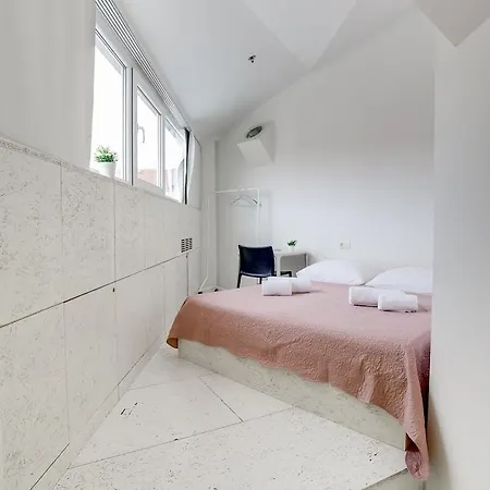 Design One Hostel *