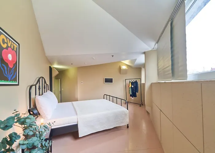 Design One Hostel