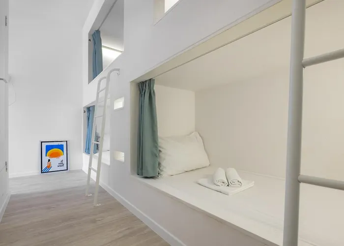 Design One Hostel