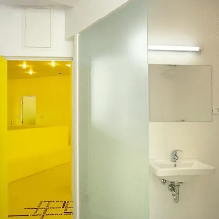 Design One Hostel *