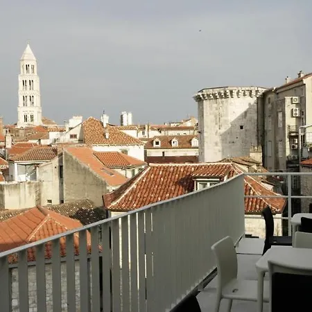 Design One * ספליט