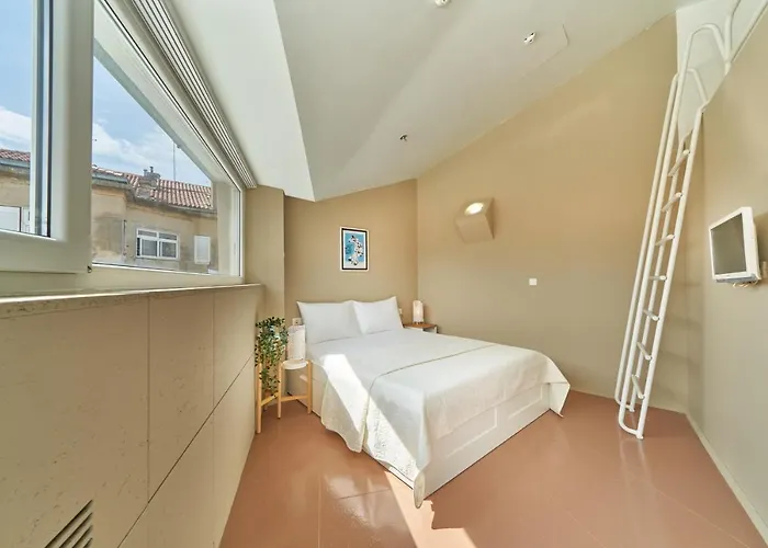 Design One Hostel *