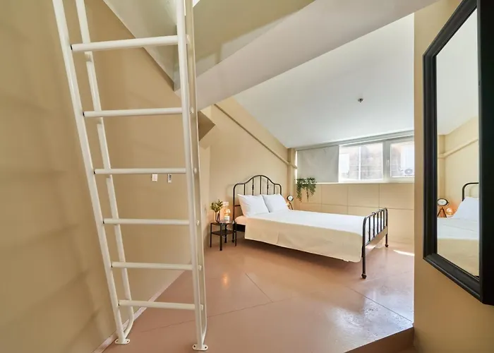 Hostal Design One Split