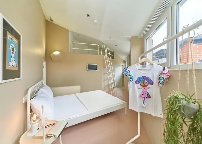 Design One Hostel *