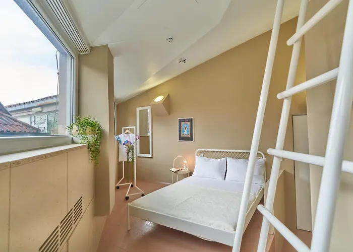 Hostal Design One Split