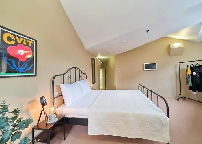 Hostal Design One Split