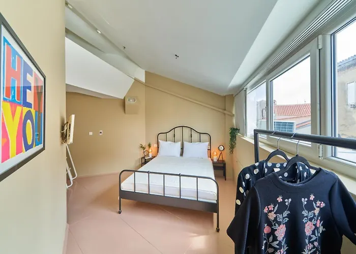 Hostal Design One Split