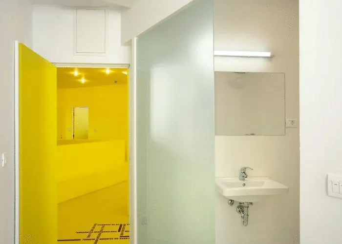 Design One Hostel *