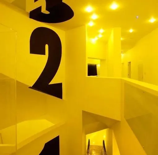 Hostal Design One Split