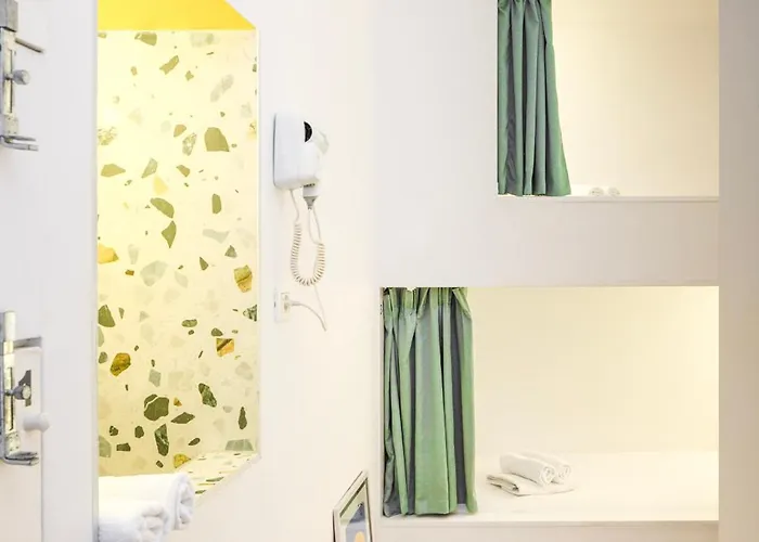 Design One Hostel *