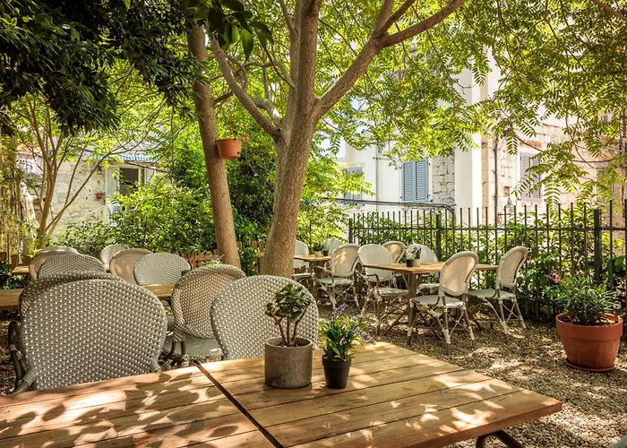 Design One Hostal Split