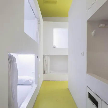 Design One Hostel