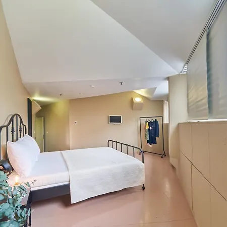 Design One Hostel