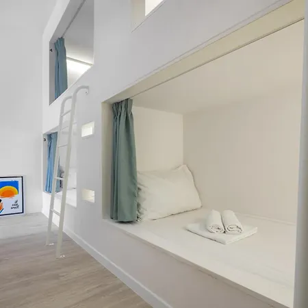 Design One Hostel