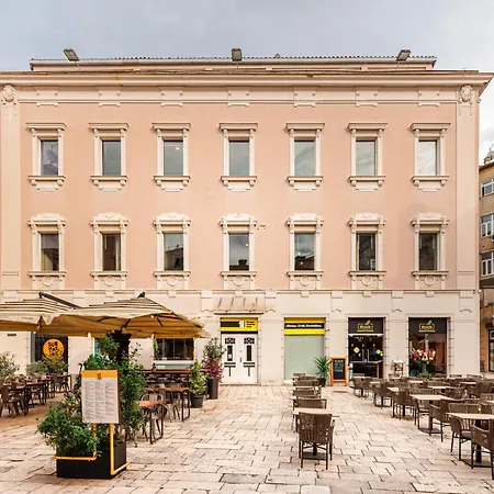 Design One بيت شباب *