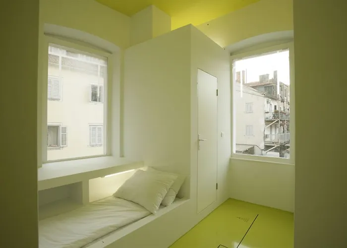 Design One بيت شباب